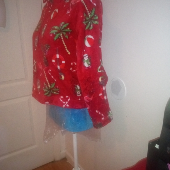 Red fleece Christmas sweater with a zipper use in good condition size 14 girls - Picture 3 of 12
